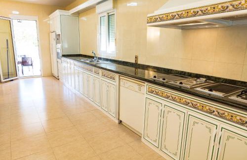 Villanueva del Ariscal Villa | Villa Grande del Aljarafe
