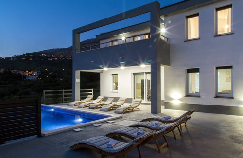Srinjine Villa | Villa Green Valey