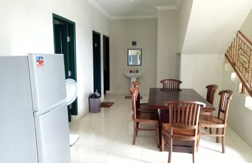 Cisarua Villa | Villa Griya Wira Karya (Karin)