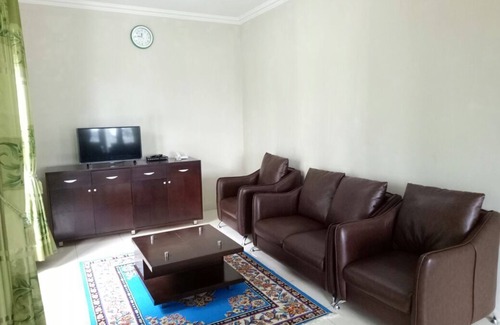 Cisarua Villa | Villa Griya Wira Karya (Karin)
