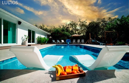 Cutler Bay House | Villa heated-Luxury Oasis: Pool, Cabanas & Court