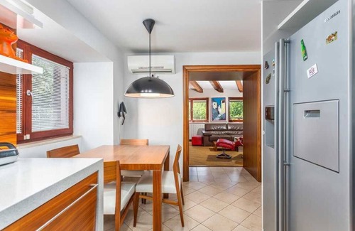 Sveti Vid Dobrinjski Villa | Villa for large groups with 60m2 heated pool, Jacuzzi, sauna, fitness, playground and wine cellar