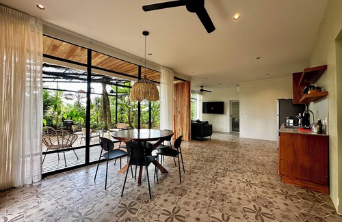 Los Angeles House | Villa Iguana - nice house for Resting Under the Trees