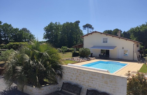 Biganos Villa | Villa in a quiet area on the edge of a forest, rated 4*.
