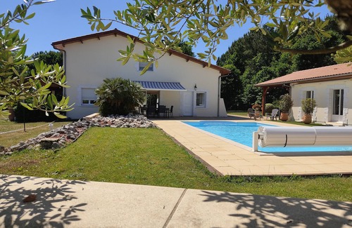 Biganos Villa | Villa in a quiet area on the edge of a forest, rated 4*.