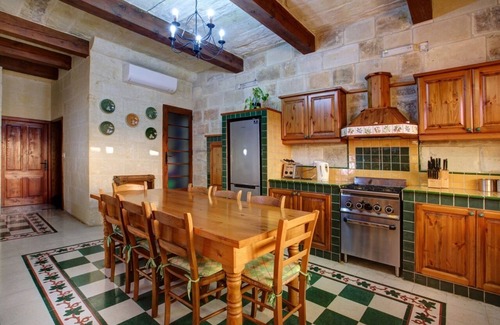 Ggantija Villa | Villa in central location. Family friendly villa with pool and garden.