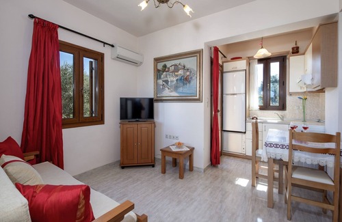Rethymno House | Villa in Crete near Beach and Olive Groves