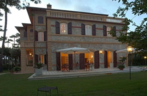 Lido di Camaiore Villa | Villa in Marina Di Pietrasanta with 6 bedrooms sleeps 12