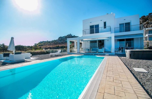 Afandou Villa | Villa in Kokkinagkremos with Infinity Pool