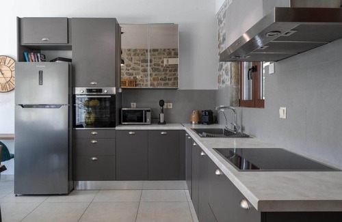 Monopari Villa | Villa in Koxare with Private Pool & Garden