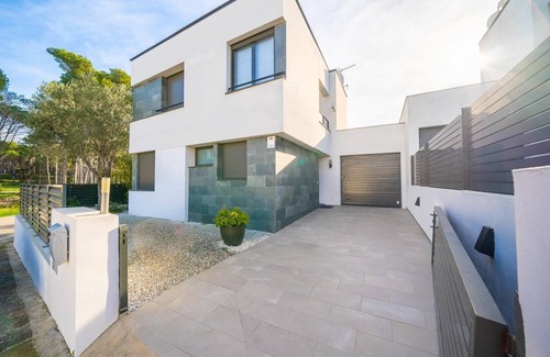 L'Escala Villa | Villa in L’Escala near Montgrí Natural Park