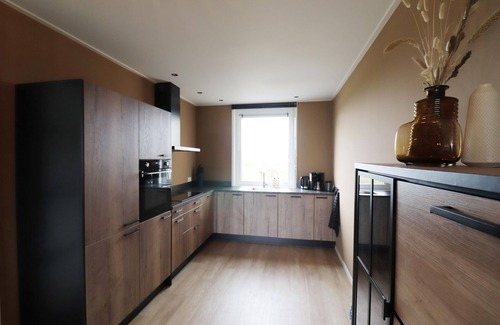Leons House | Villa in Leons with Sloop Rental