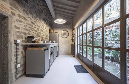 Loro Ciuffenna Villa | Villa in Loro Ciuffenna with 6 bedrooms sleeps 12