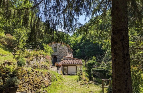 Loro Ciuffenna Villa | Villa in Loro Ciuffenna with 6 bedrooms sleeps 12