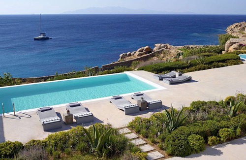 Paraga Villa | Villa in Paraga with 8 bedrooms sleeps 16