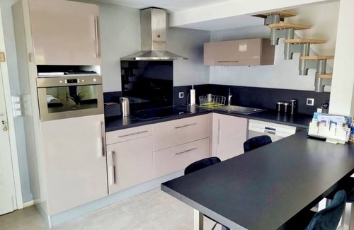 Saint-Raphael Villa | Villa in St-Raphaël with private spa, enclosed garden and terrace - 5 min from the beach
