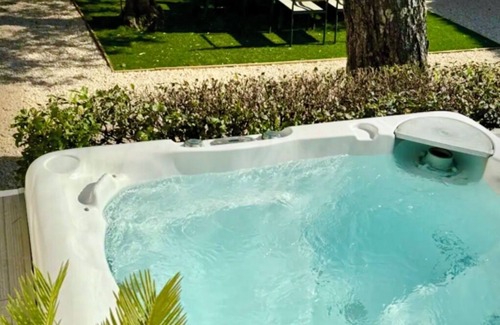 Saint-Raphael Villa | Villa in St-Raphaël with private spa, enclosed garden and terrace - 5 min from the beach
