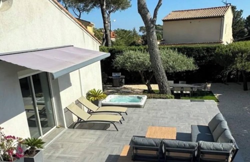 Saint-Raphael Villa | Villa in St-Raphaël with private spa, enclosed garden and terrace - 5 min from the beach