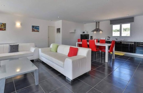 Cairanne Villa | Villa in the Provencal sun among vineyards and olive groves