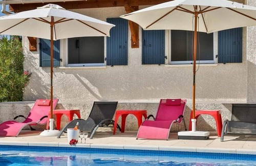 Cairanne Villa | Villa in the Provencal sun among vineyards and olive groves