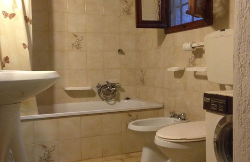 Querceta Apartment | VILLA IN TUSCANY BETWEEN SEA, MOUNTAINS, AND ART