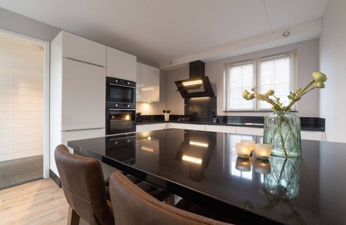 Colijnsplaat House | Villa in Zeeland with Jacuzzi and Sauna