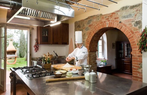 Marciano della Chiana Villa | Villa /Independent home in Arezzo with 9 bedrooms sleeps 18