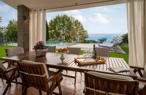 Gralaoni-Pralesi-Cisano Villa | VILLA INFINITY - Regarda Travel