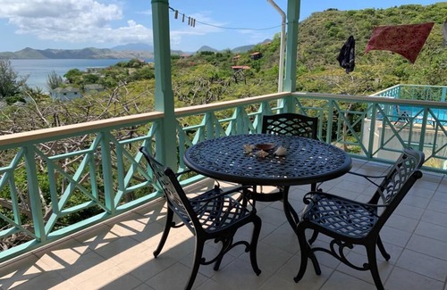 Oualie Bay Villa | Villa Iris above the nicest beach on Nevis