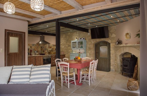 Matala Apartment | Villa IronStylish apartment right on the beach of Matala