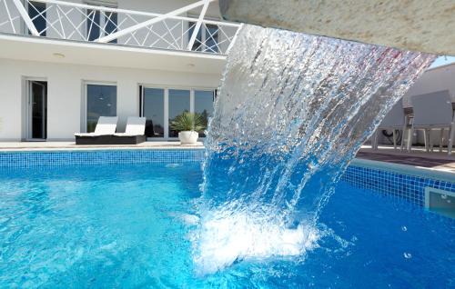 Zrnovnica Villa | Villa Irresistible