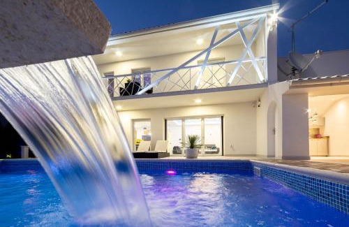 Zrnovnica Villa | Villa Irresistible