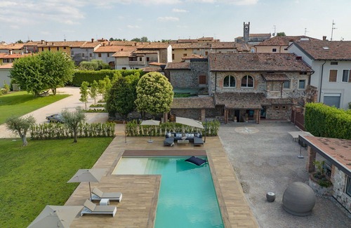 Calvagese della Riviera Villa | Villa in Calvagese Della Riviera with 3 bedrooms sleeps 10