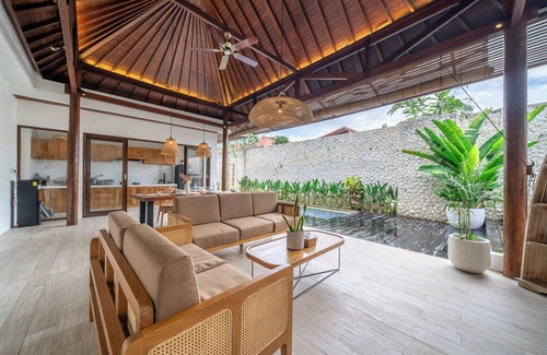 Pecatu Villa | Villa Ivory 8 Mins to Padang Padang Beach