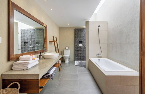 Pecatu Villa | Villa Ivory 8 Mins to Padang Padang Beach