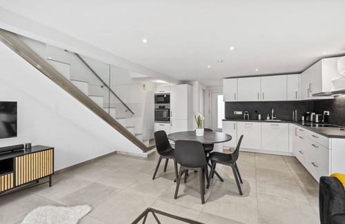 Simmering Villa | Villa Jäger with Pool in Vienna with Private Terrace, Balcony and Wi-Fi