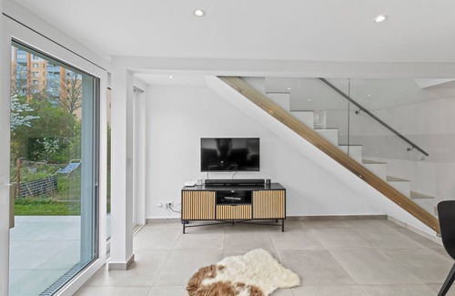 Simmering Villa | Villa Jäger with Pool in Vienna with Private Terrace, Balcony and Wi-Fi