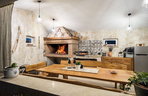Peruski Villa | Villa Javor near Pula only 1 km from the beach with sea view and heated pool