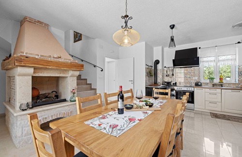 Peruski Villa | Villa Javor near Pula only 1 km from the beach with sea view and heated pool