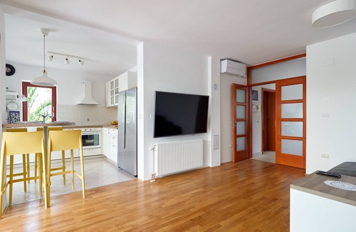 Basanija Villa | Villa Jazzbina - Three Bedroom Villa with Terrace