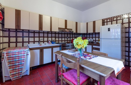 Cava dʼAliga Villa | Villa 'Joseph' with Sea View, Wi-Fi and Air Conditioning
