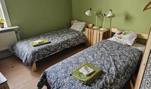 Enhorna Bed & Breakfast | Villa Kämparo