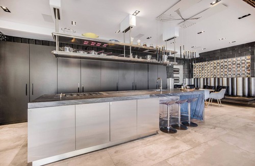 Hollywood Hills West House | Villa Kaleida - Sleek Modern Sunset Villa with Eclectic Style & Infinity Pool