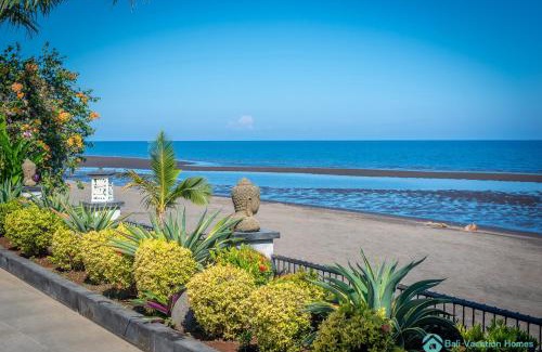 Dencarik Villa | Villa Kamboja - Intimate Luxury Lovina Beach Villa