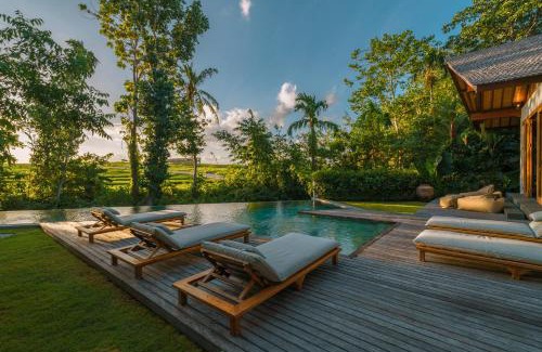 Pererenan Villa | Villa Kauh - Luxury Tropical 5BR Villa Close to Pererenan Beach