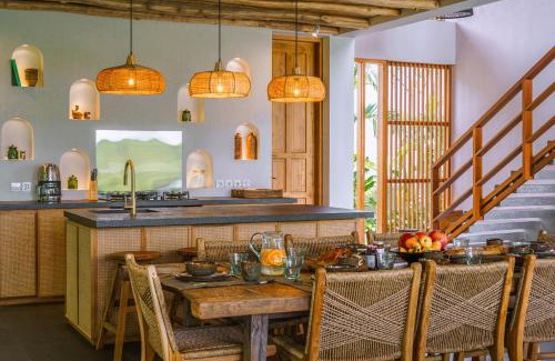 Pererenan Villa | Villa Kauh - Luxury Tropical 5BR Villa Close to Pererenan Beach