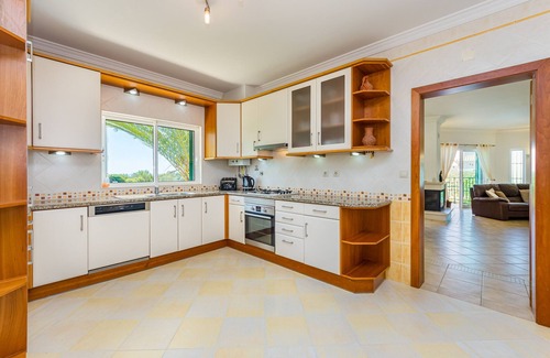Correeira Villa | Villa Kelisia - A spacious and extensive 4 bedroom, 5 bathroom villa with private swimming pool