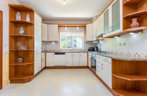Correeira Villa | Villa Kelisia - A spacious and extensive 4 bedroom, 5 bathroom villa with private swimming pool