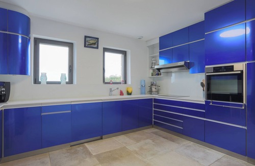 Locquirec Villa | Villa 'Ker Louise' with Sea View, Shared Terrace and Wi-Fi
