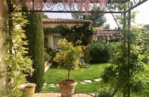 Saint-Roman Bed & Breakfast | Villa Kilauea B&B